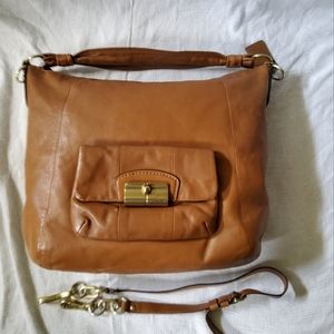Women's coach hobo